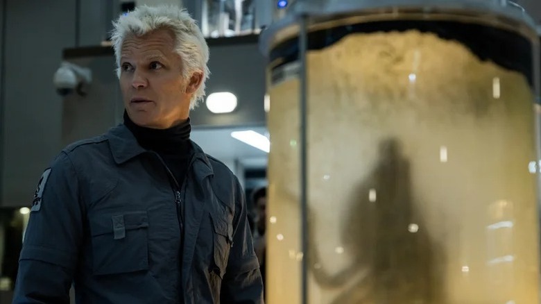 Timothy Olyphant's Kirsh looking to the side in Alien: Earth