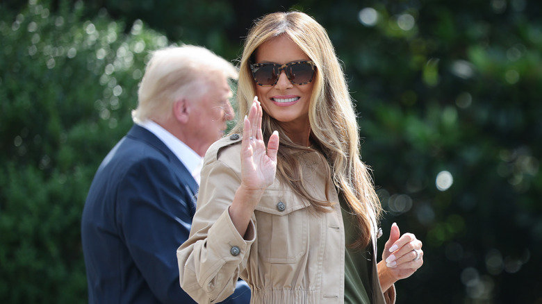 Melania Trump waving on White House lawn in sunglasses