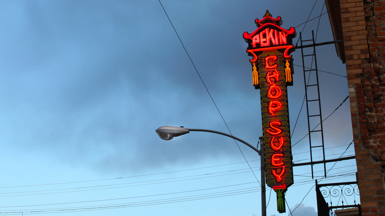 Pekin Chop Suey neon sign