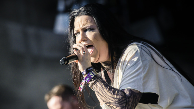 Amy Lee singing