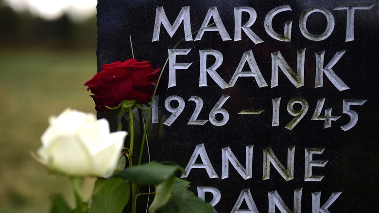 headstone of Frank sisters