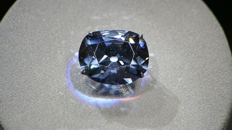 Hope diamond on display at the Smithsonian Institution