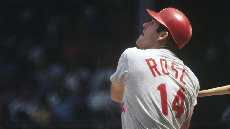 Pete Rose looking up at bat