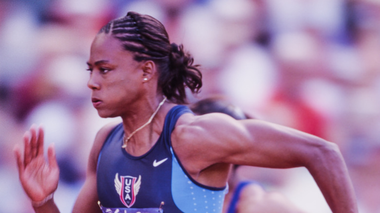 Marion Jones sprints down the track