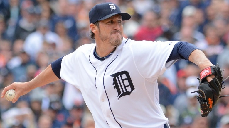 Joe Nathan throwing a pitch