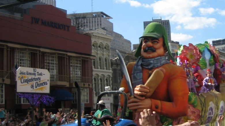 A parade float based on A Confederacy of Dunces