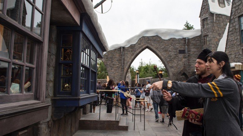 doing magic in hogsmeade diagon alley