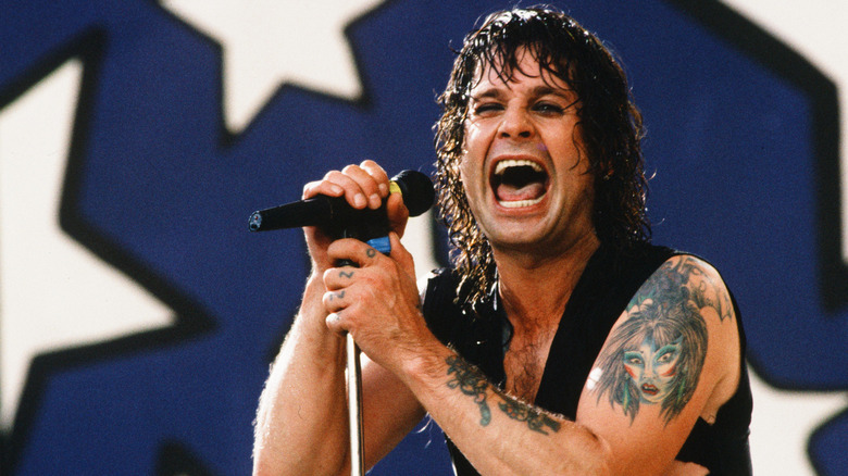 ozzy osbourne sings at microphone stand 1989