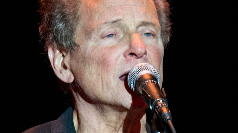 Lindsey Buckingham on stage