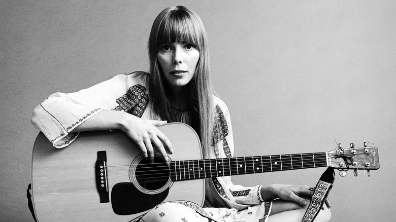 Joni Mitchell poses for a 1968 portrait