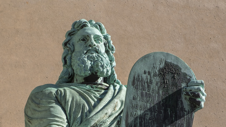 Moses in bronze bearing the ten commandments