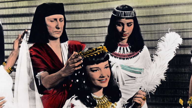 Nefretiri (Anne Baxter) fitted with a crown