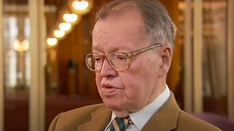 Joachim Herz speaking in suit and tie