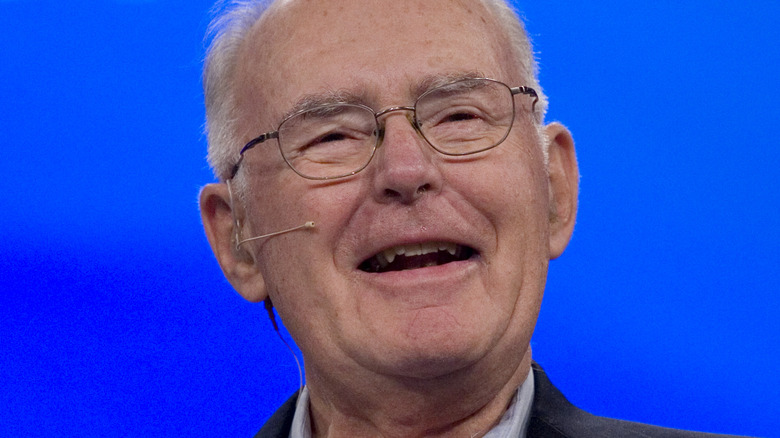 Gordon Moore presenting at a conference 