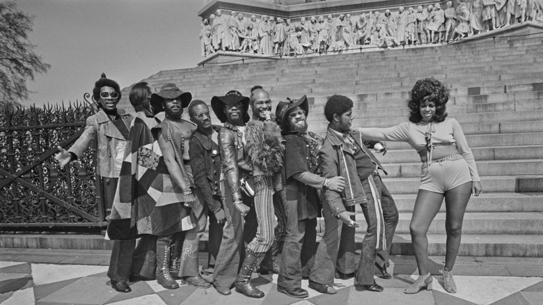 members of parliament-funkadelic posing with singer Carol King in the U.K., 1971
