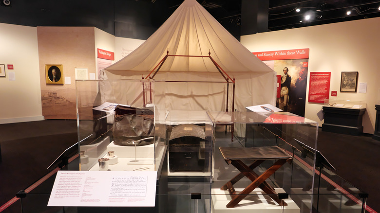 Museum display of Washington's tent and other artifacts