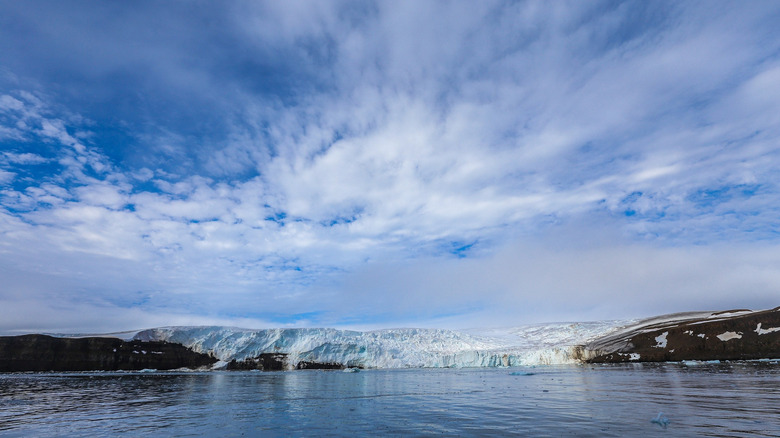 Distant view of glacier on Alexandra Land Island