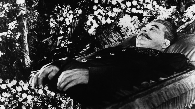 stalin's corpse lying in state
