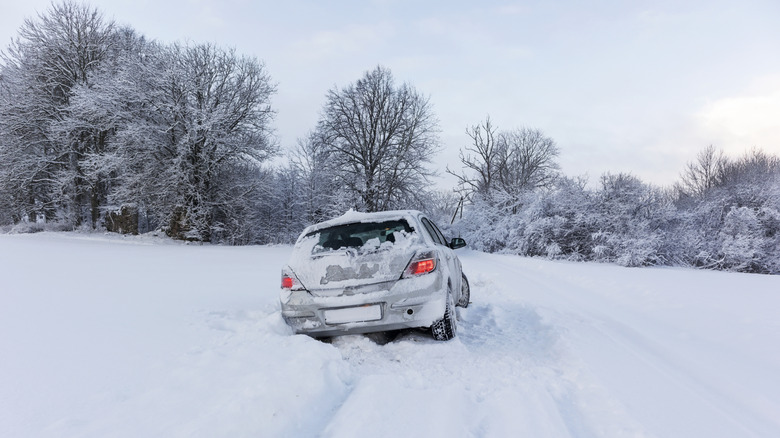 stock image of damaged car in snowy field