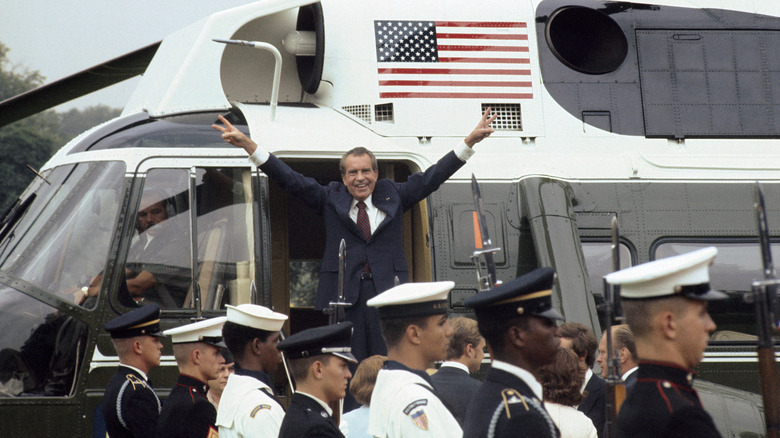 nixon boarding helicopter after resignation