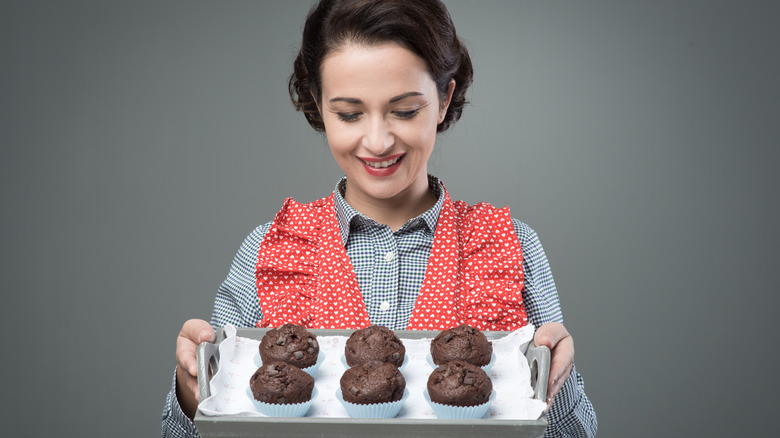 Housewife with cupcakes