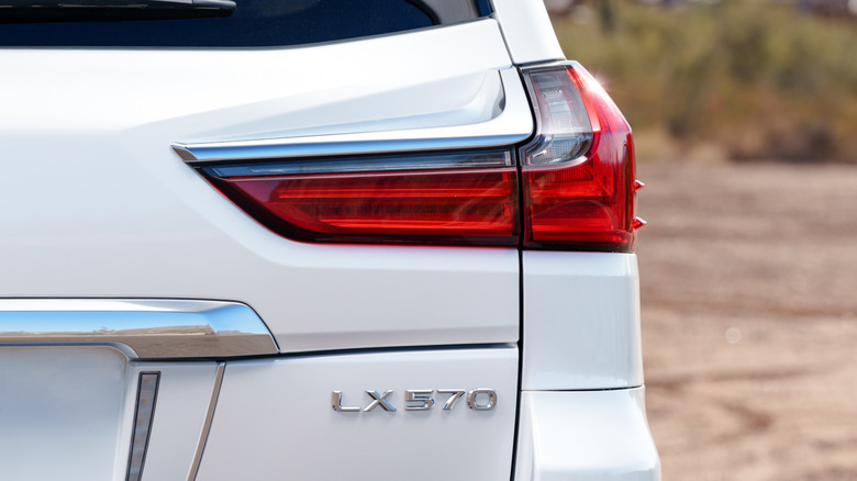 Closeup of right rear taillight on Lexus LX 570, similar to Karen Read's vehicle