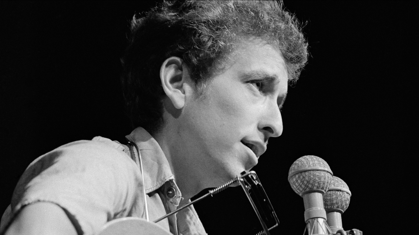 Bob Dylan Wrote This Classic In 1964 — The Byrds Turned It Into A No. 1 Hit One Year Later