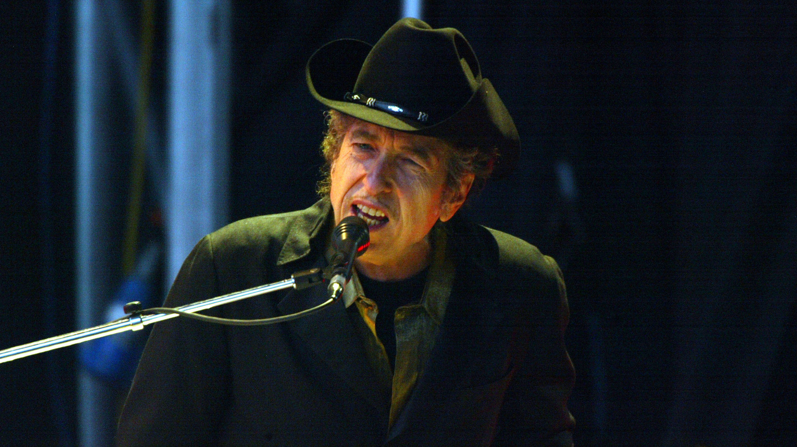 Bob Dylan's 1-Word Answer To Writing Blowin' In The Wind In 10 Minutes ...