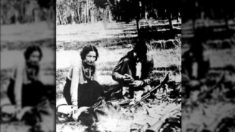 Bonnie and Clyde sitting down grass