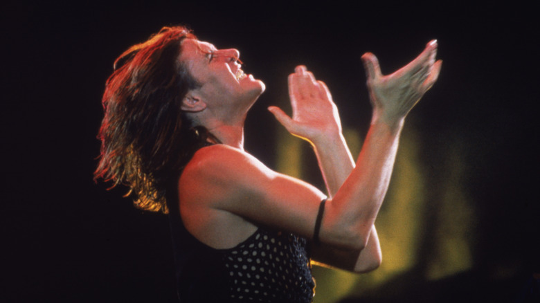 Simon Le Bon of Duran Duran singing onstage in 1989