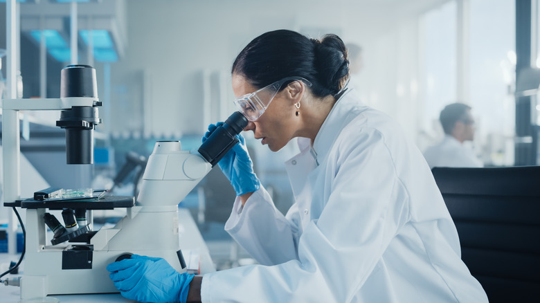 woman using microscope
