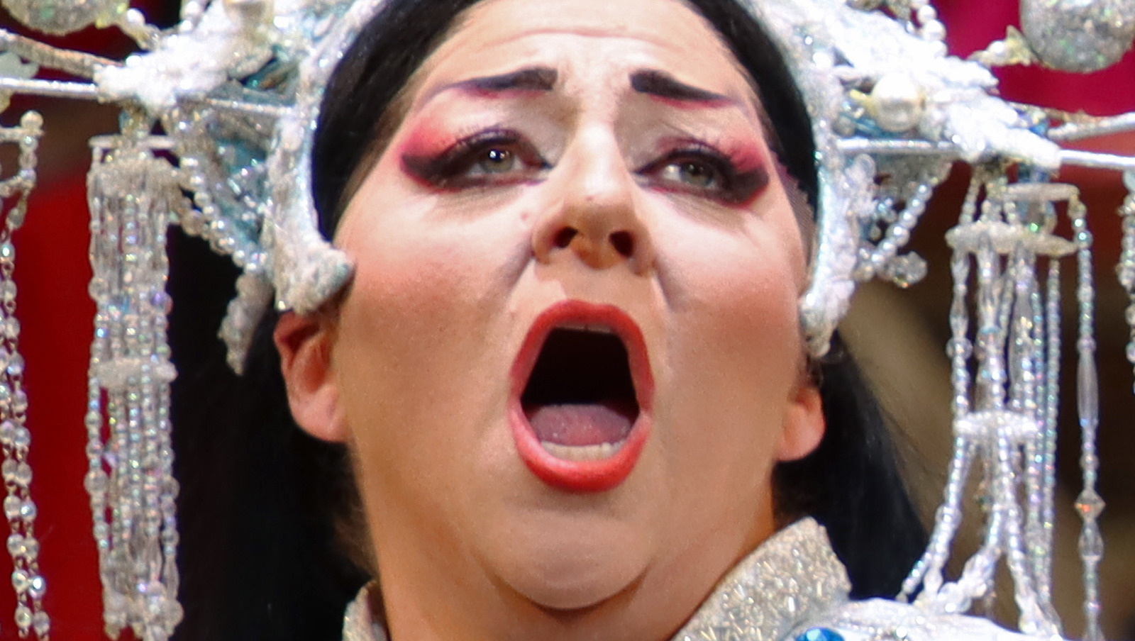 Can Opera Singers Break Glass With Their Voice?