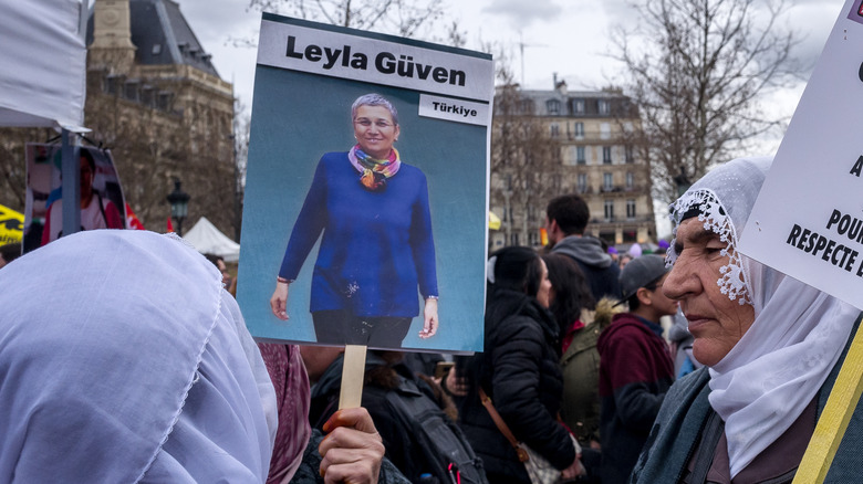 Protesters supporting Leyla Guven