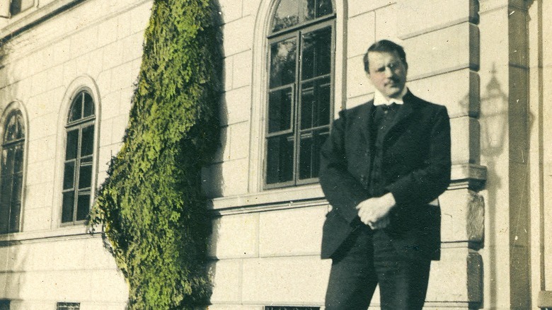 Carl Jung in front of his clinic