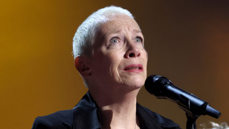 annie lennox singing crying