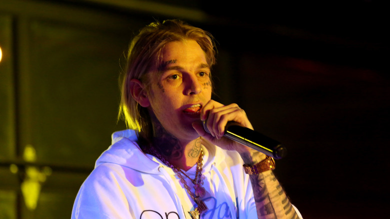 Aaron Carter singing mic