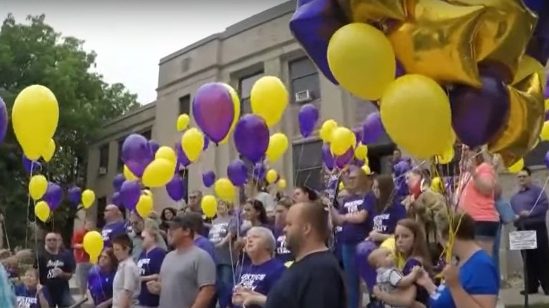 Friends and family of Shawn Grate's victims prepare to launch memorial ballons