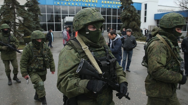 Russian soldiers without insignia