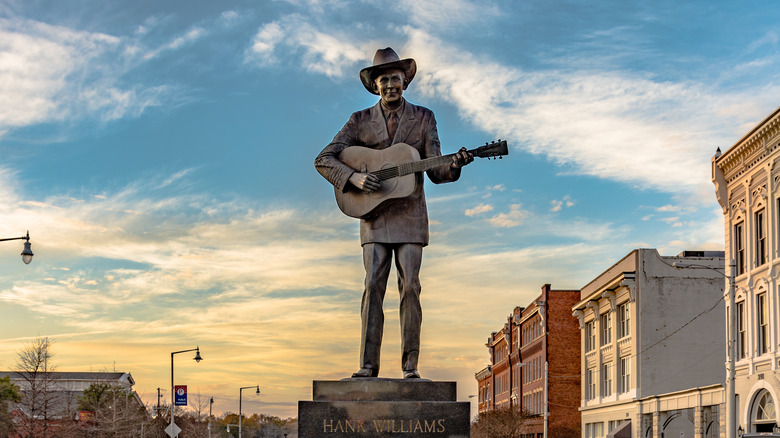 Hank Williams statue cowboy hat guitar