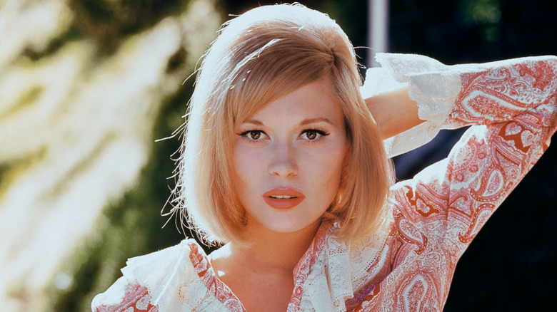 Faye Dunaway posing for a photo