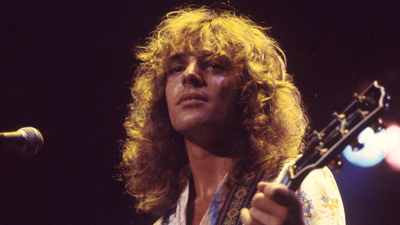 Peter Frampton looking into crowd while playing guitar