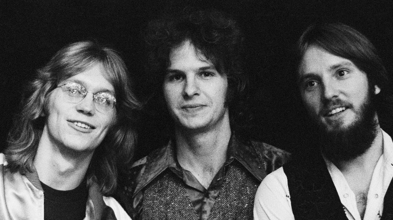 Black and white photo of America in 1975