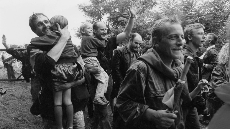 escapees from east germany during the picnic