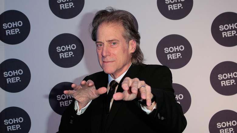 richard lewis pointing forward