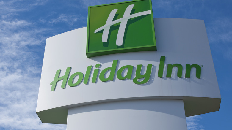 holiday inn outdoor sign