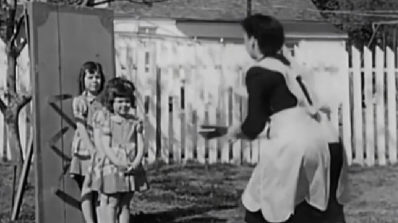 mom throwing knives at children