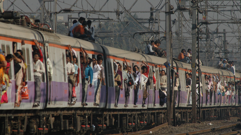 commuter train in mumbai