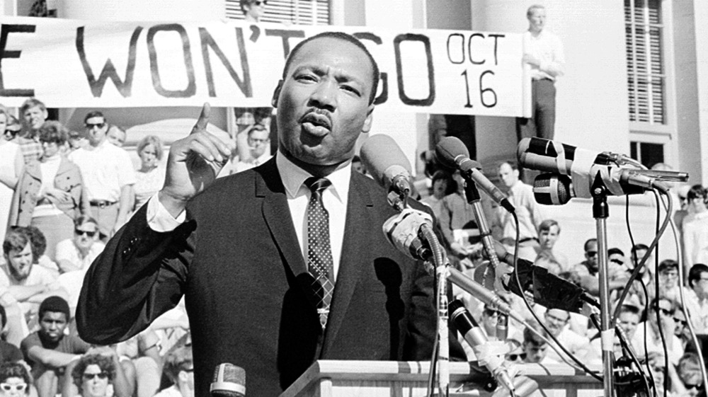 Martin Luther King addresses crowd