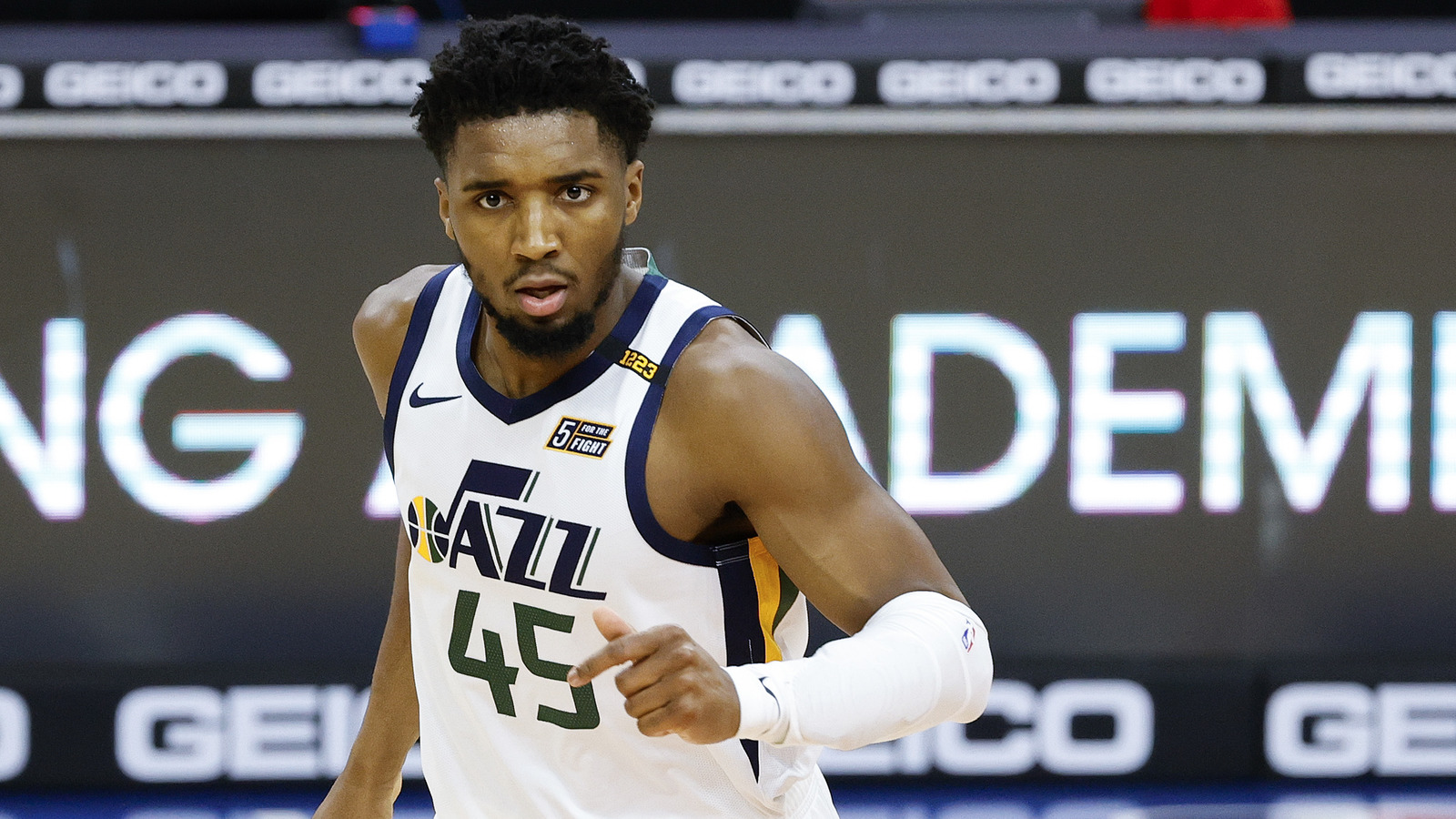 Donovan Mitchell Wear Shoes With Regular Season Career-High Points Featured