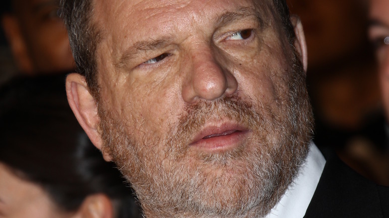 harvey weinstein looking to side